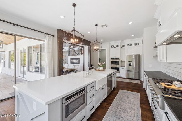 3233 E INDIGO Circle, Mesa, AZ 85213