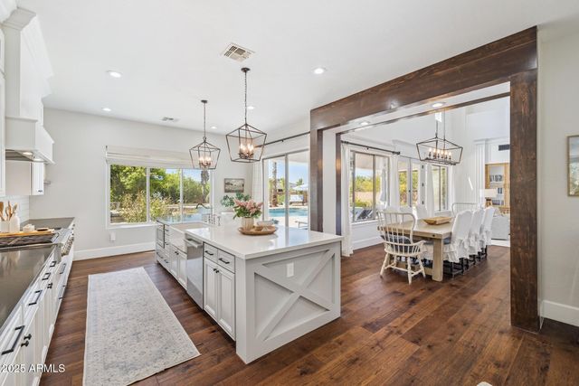 3233 E INDIGO Circle, Mesa, AZ 85213