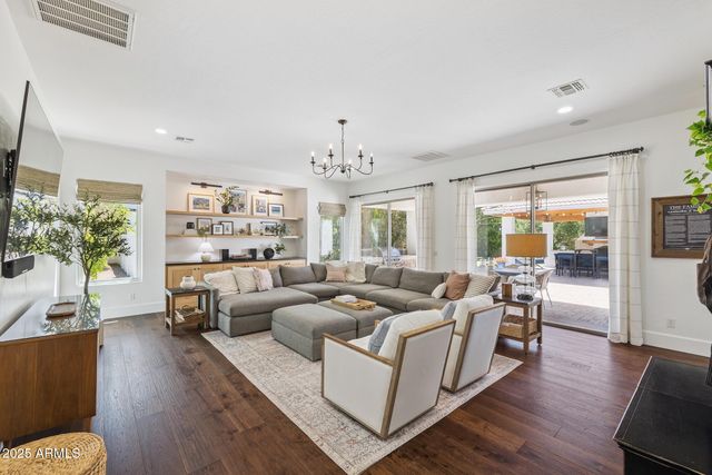 3233 E INDIGO Circle, Mesa, AZ 85213