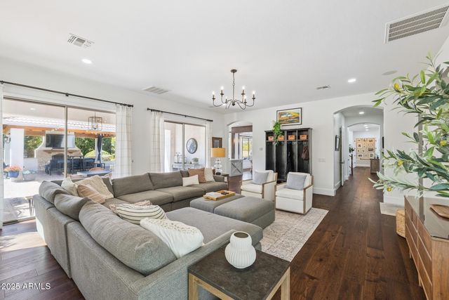 3233 E INDIGO Circle, Mesa, AZ 85213