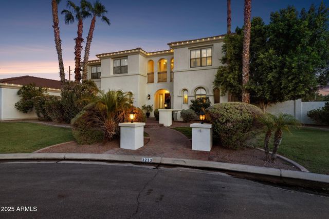 3233 E INDIGO Circle, Mesa, AZ 85213