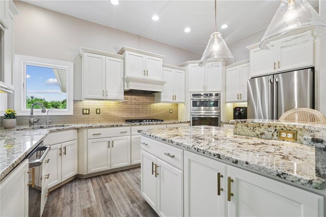 2804 Deer Valley Drive NW, Swisher, IA 52338