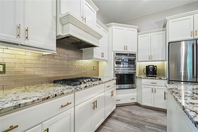 2804 Deer Valley Drive NW, Swisher, IA 52338