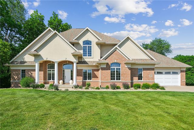 2804 Deer Valley Drive NW, Swisher, IA 52338