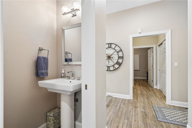 2804 Deer Valley Drive NW, Swisher, IA 52338