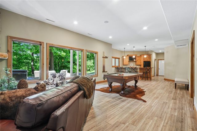 2804 Deer Valley Drive NW, Swisher, IA 52338