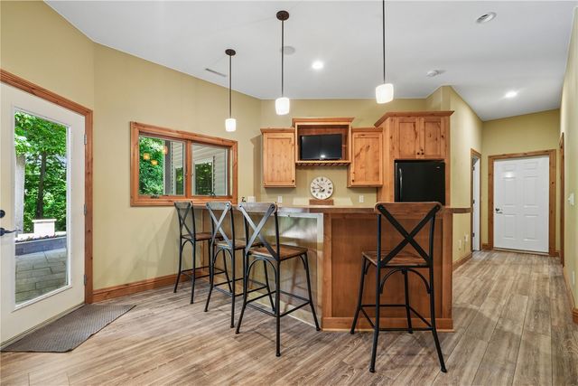 2804 Deer Valley Drive NW, Swisher, IA 52338