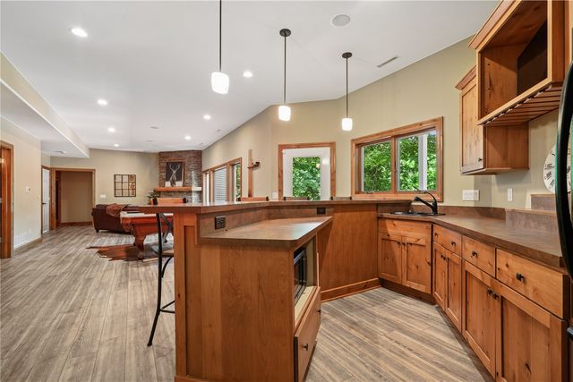 2804 Deer Valley Drive NW, Swisher, IA 52338