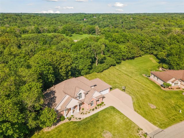 2804 Deer Valley Drive NW, Swisher, IA 52338