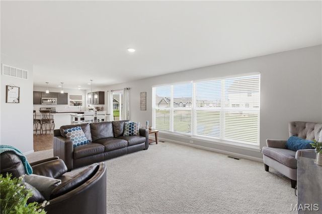 730 Palisades Drive, St Charles, MO 63301