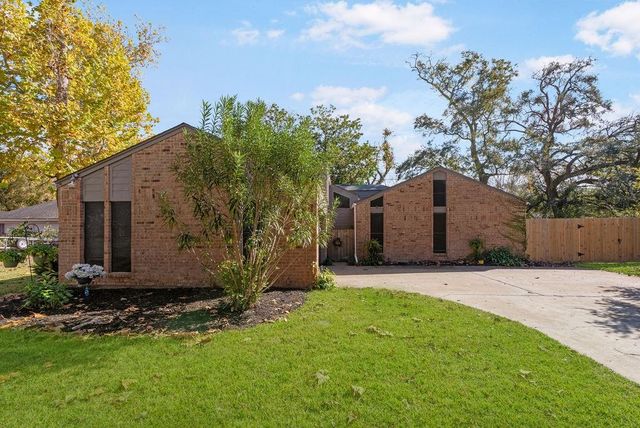 220 Any Way Street, Lake Jackson, TX 77566