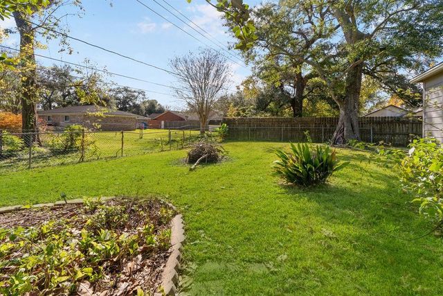 220 Any Way Street, Lake Jackson, TX 77566