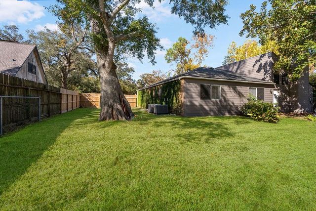 220 Any Way Street, Lake Jackson, TX 77566