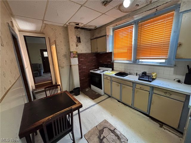 818 Euclid Avenue, Akron, OH 44307