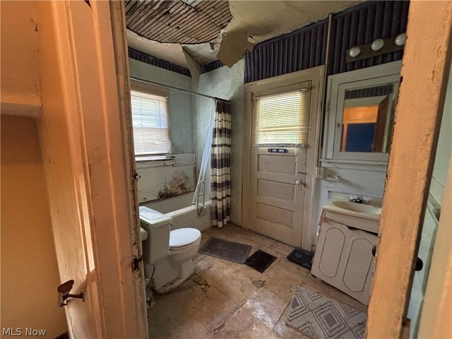 818 Euclid Avenue, Akron, OH 44307
