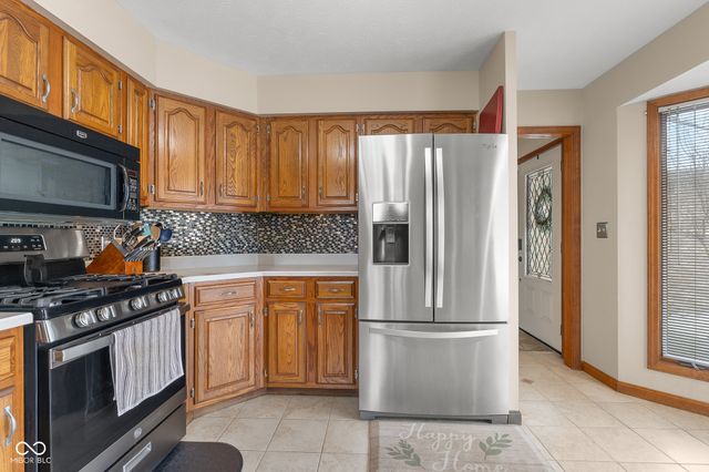 2917 Silver Fox Drive, Columbus, IN 47203