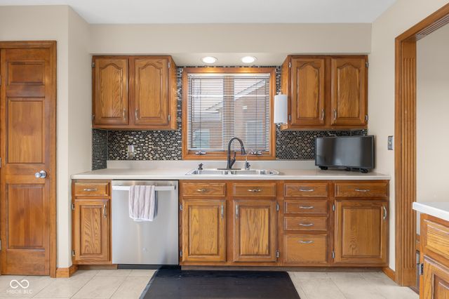 2917 Silver Fox Drive, Columbus, IN 47203