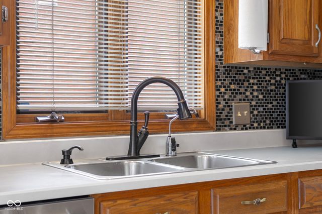 2917 Silver Fox Drive, Columbus, IN 47203