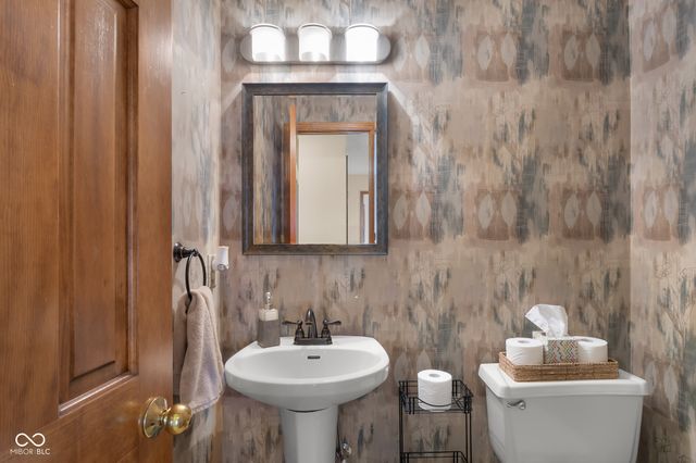 2917 Silver Fox Drive, Columbus, IN 47203