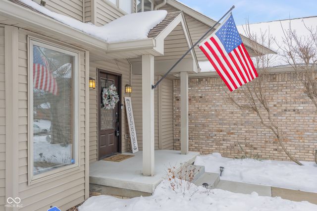 2917 Silver Fox Drive, Columbus, IN 47203