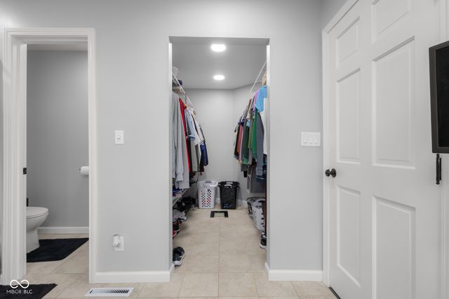 2917 Silver Fox Drive, Columbus, IN 47203