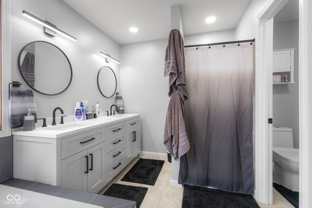 2917 Silver Fox Drive, Columbus, IN 47203