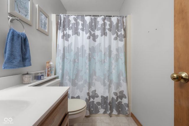 2917 Silver Fox Drive, Columbus, IN 47203