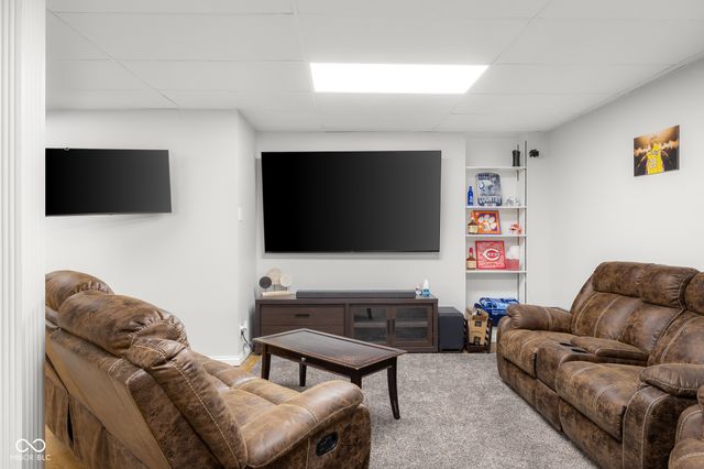 2917 Silver Fox Drive, Columbus, IN 47203