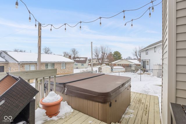 2917 Silver Fox Drive, Columbus, IN 47203