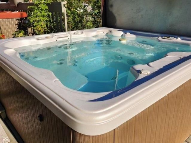 2917 Silver Fox Drive, Columbus, IN 47203