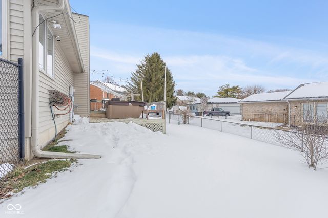 2917 Silver Fox Drive, Columbus, IN 47203