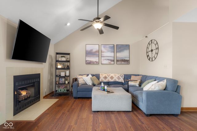 2917 Silver Fox Drive, Columbus, IN 47203