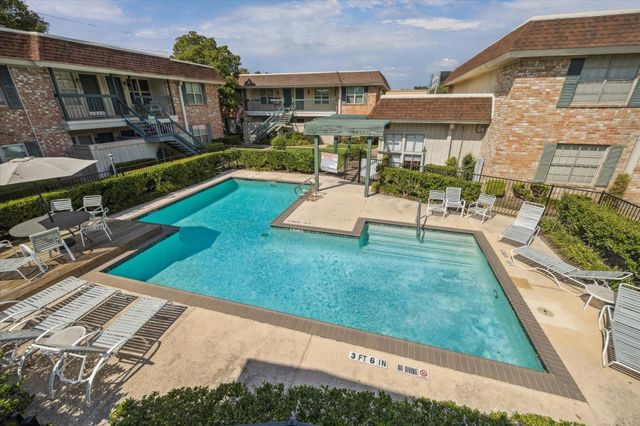 855 Augusta Drive 27, Houston, TX 77057