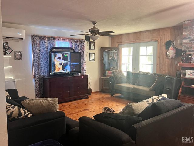 22213 Snow Road, Bakersfield, CA 93314