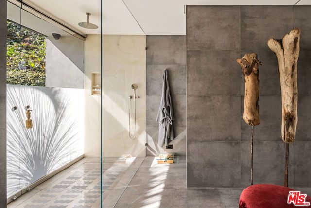 1087 Moraga Drive, Los Angeles, CA 90049