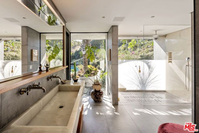 1087 Moraga Drive, Los Angeles, CA 90049