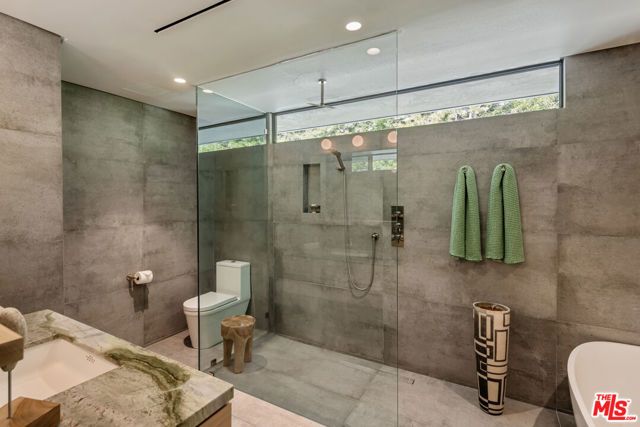 1087 Moraga Drive, Los Angeles, CA 90049