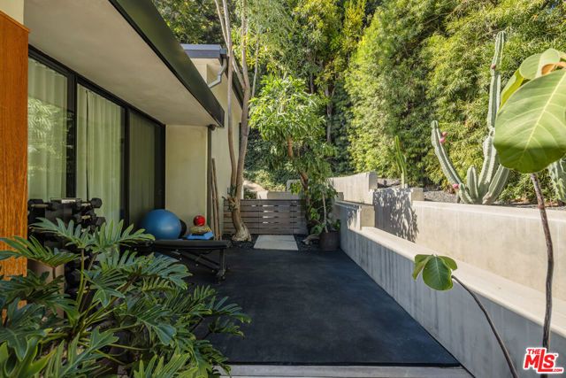 1087 Moraga Drive, Los Angeles, CA 90049