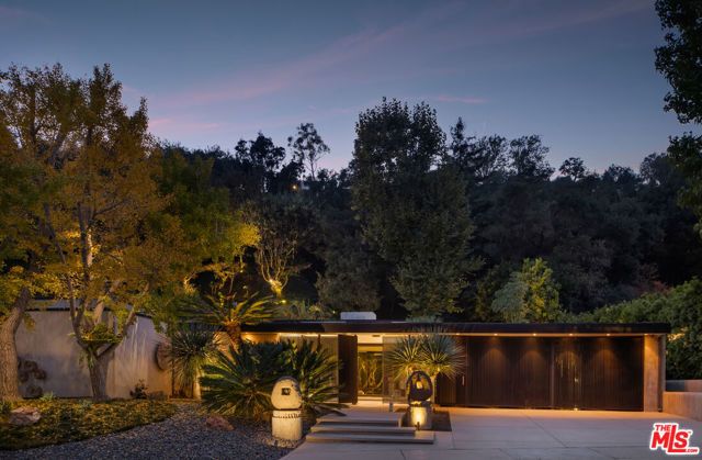 1087 Moraga Drive, Los Angeles, CA 90049