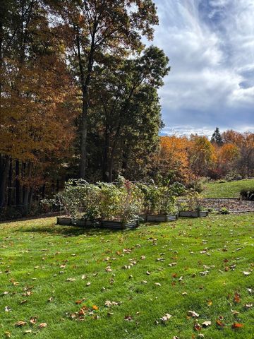 7 Lauren Ln, Sturbridge, MA 01518