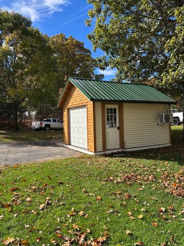 7 Lauren Ln, Sturbridge, MA 01518