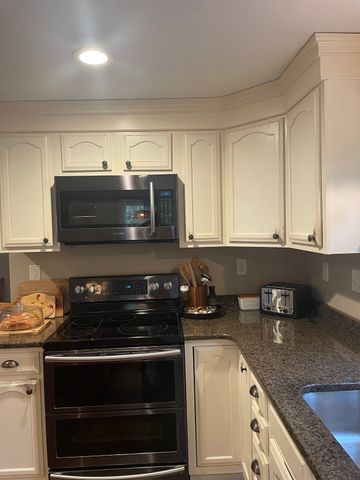 7 Lauren Ln, Sturbridge, MA 01518