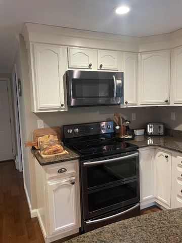 7 Lauren Ln, Sturbridge, MA 01518