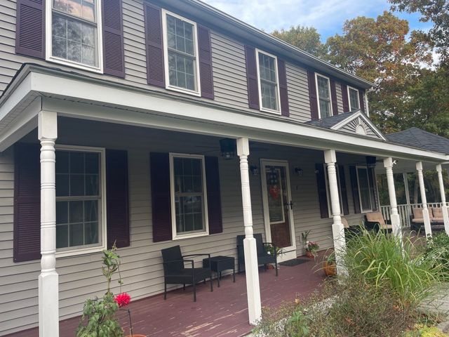 7 Lauren Ln, Sturbridge, MA 01518