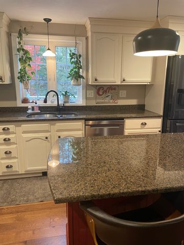 7 Lauren Ln, Sturbridge, MA 01518