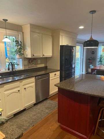 7 Lauren Ln, Sturbridge, MA 01518