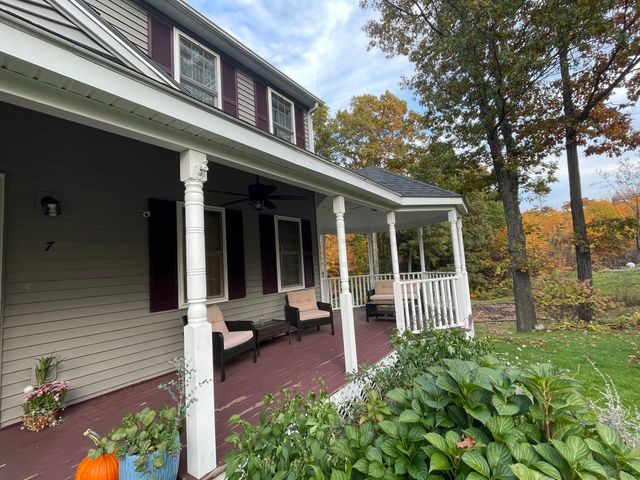 7 Lauren Ln, Sturbridge, MA 01518