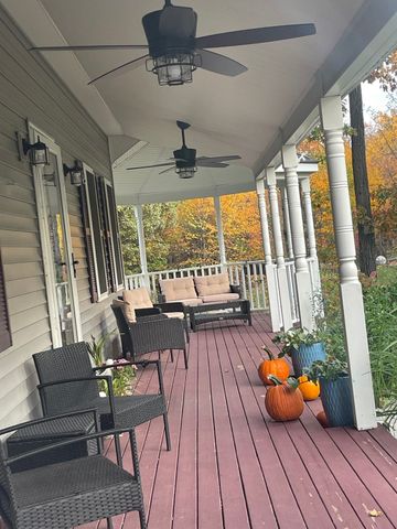 7 Lauren Ln, Sturbridge, MA 01518