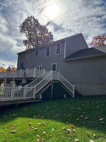 7 Lauren Ln, Sturbridge, MA 01518