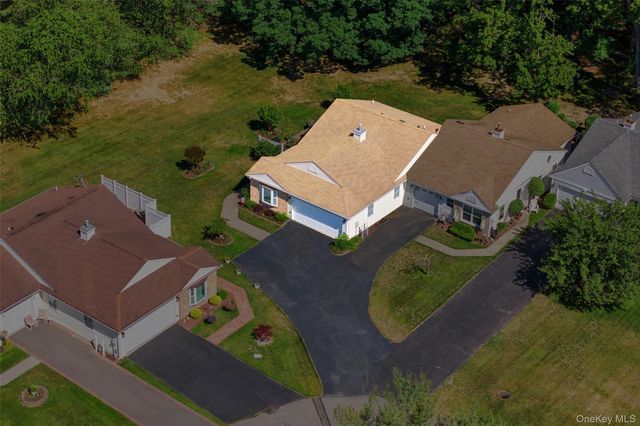10 Pheasant Trail, Coram, NY 11727